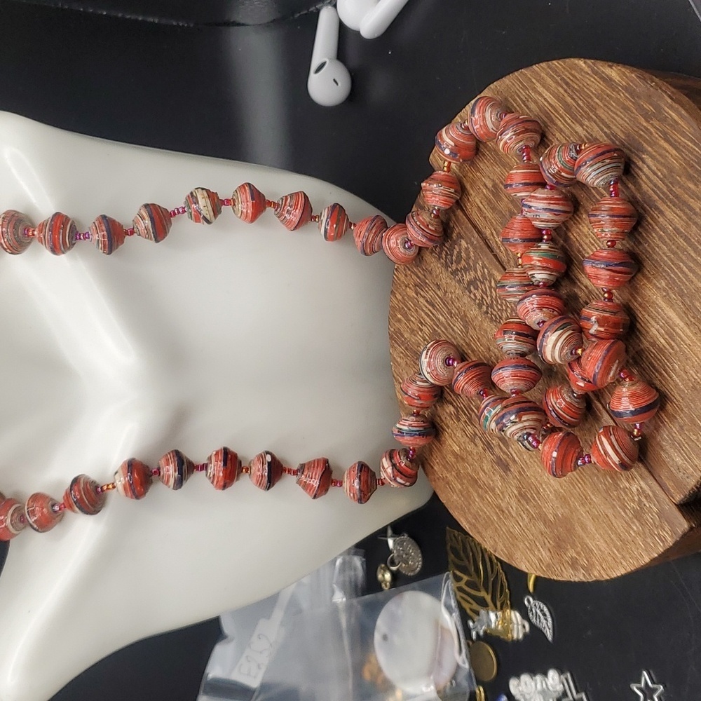 N3001‎ festive Carousel lantern necklace